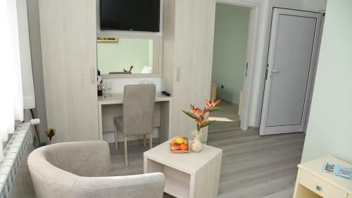 Bed & Breakfast Hotel Mk, Plavi Restoran, Loznica