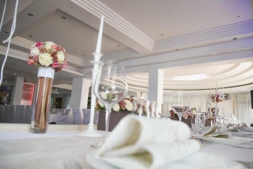 Bed & Breakfast Hotel Mk, Plavi Restoran, Loznica