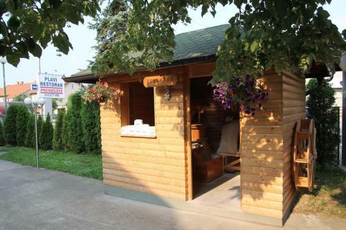 Bed & Breakfast Hotel Mk, Plavi Restoran, Loznica