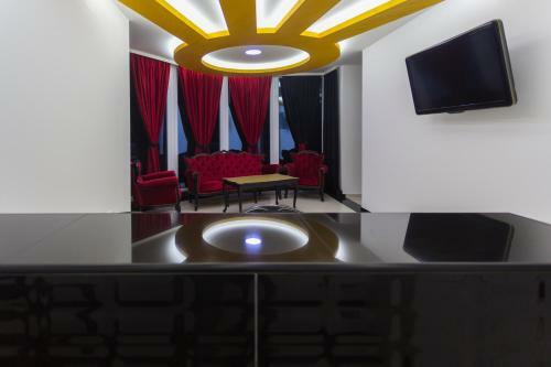 Hostal Golden Lux Apartments And Rooms