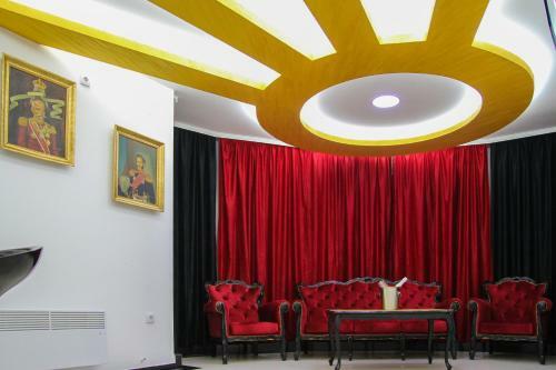 Hostal Golden Lux Apartments And Rooms