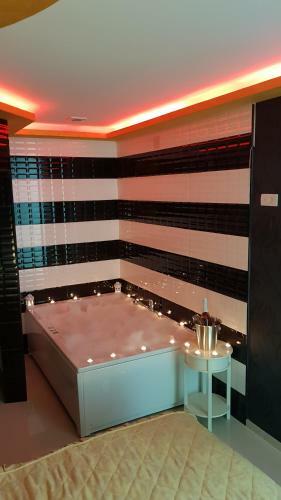 Hostal Golden Lux Apartments And Rooms