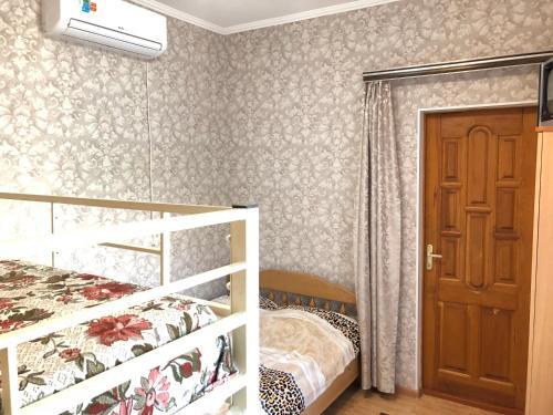 Hostal Guest House On Samburova 279