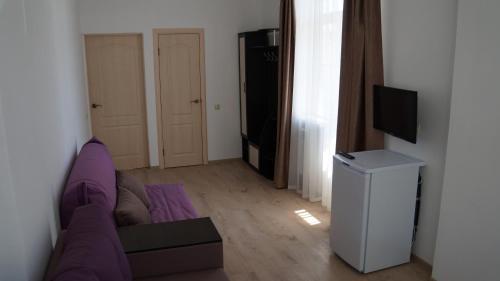 Hostal Guesthouse Samburova 210