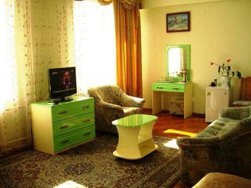 Yakor Hotel