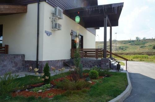 Alpika Hotel