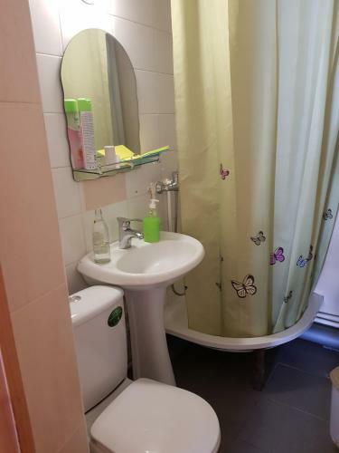 Hostal Guesthouse On Karachaevskaya 65a