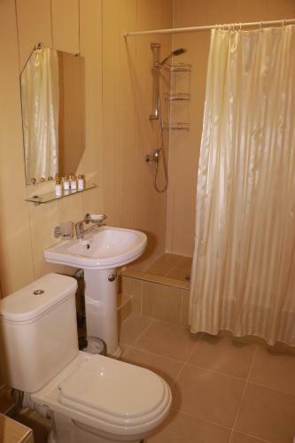 Hotel Snezhniy Bars Dombay
