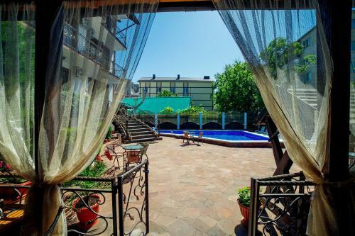 Paradeison Hotel