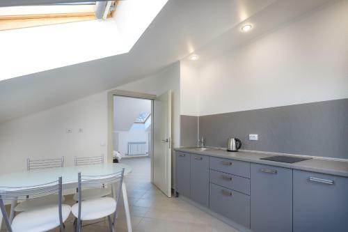Hostal Abrikos Plus Guesthouse
