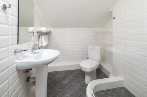 Hostal Abrikos Plus Guesthouse
