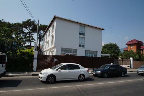 Hostal Abrikos Plus Guesthouse
