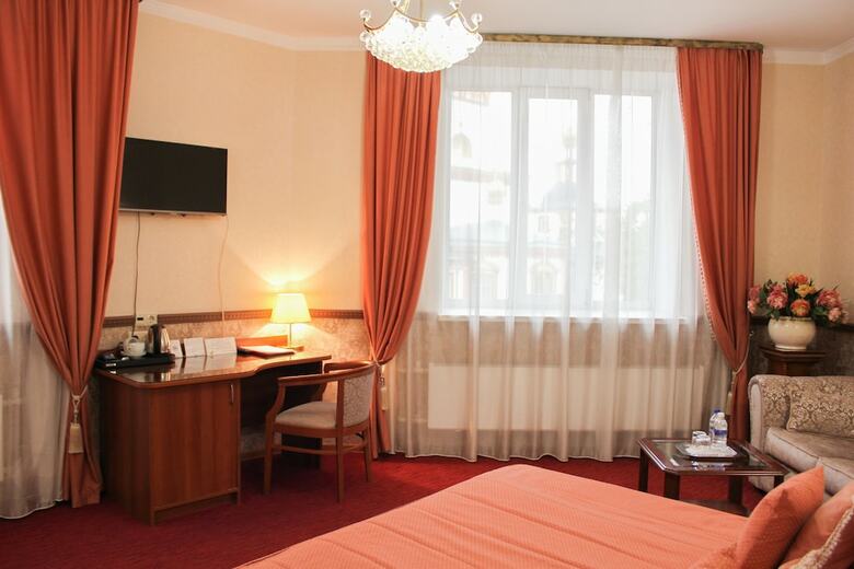 Empire Hotel