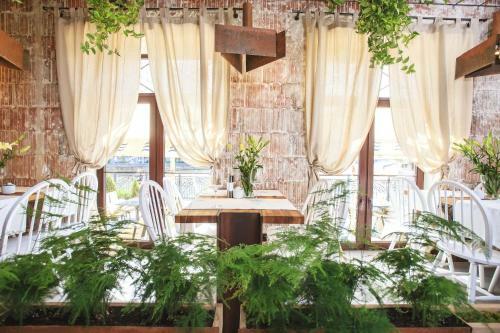 Honey Bridge Hotel