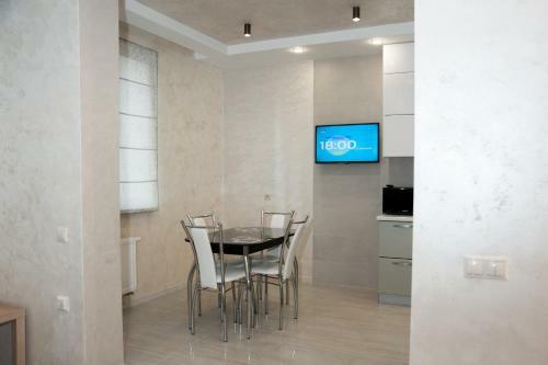 Riviera Apart