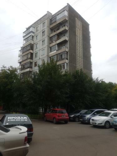 Apartment On Parizhskoy Kommuny 1