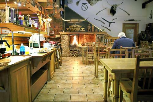 Hostal Steak Restaurant Penzion Country Saloon