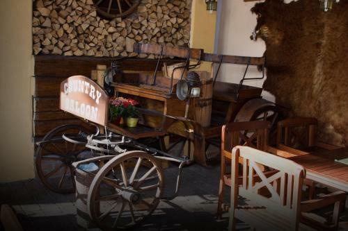 Hostal Steak Restaurant Penzion Country Saloon