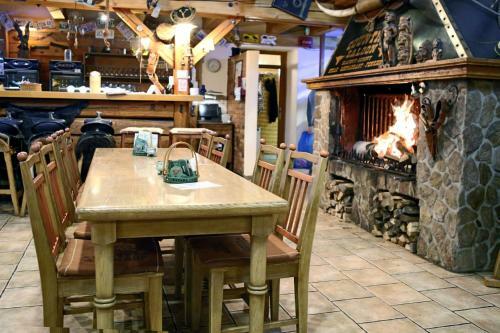 Hostal Steak Restaurant Penzion Country Saloon