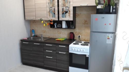 Apartment On Prospekt Vyacheslava Klykova 78