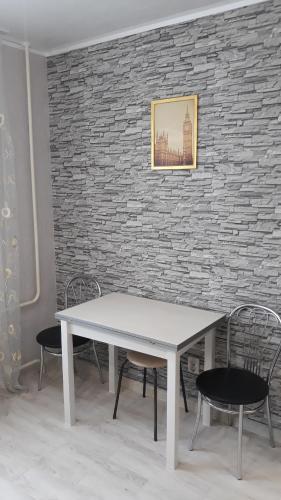 Apartment On Prospekt Vyacheslava Klykova 78