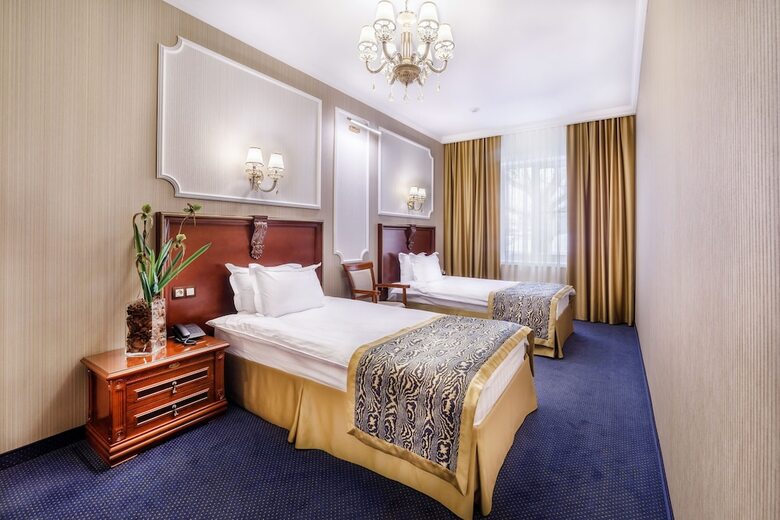 Hotel Dinastiya
