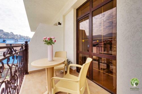 Hostal Hotel Laura