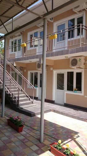 Hostal U Kota Guest House