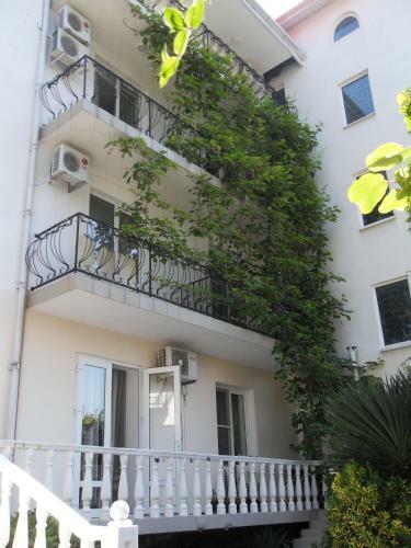 Hostal Mishel Guest House