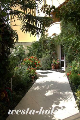 Hostal Guest House Westa