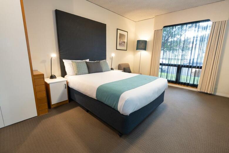 Hotel Sovereign Park Motor Inn