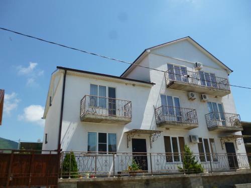 Hostal On Krasnodarskaya Guest House