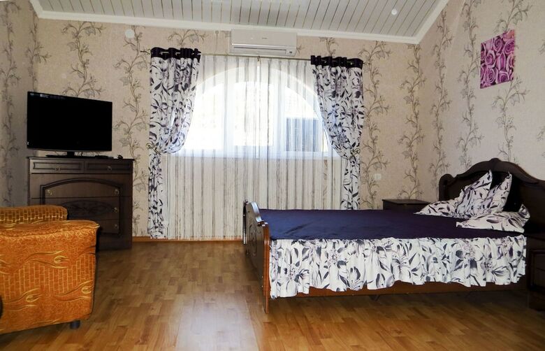 Hostal Kavkaz Hotel