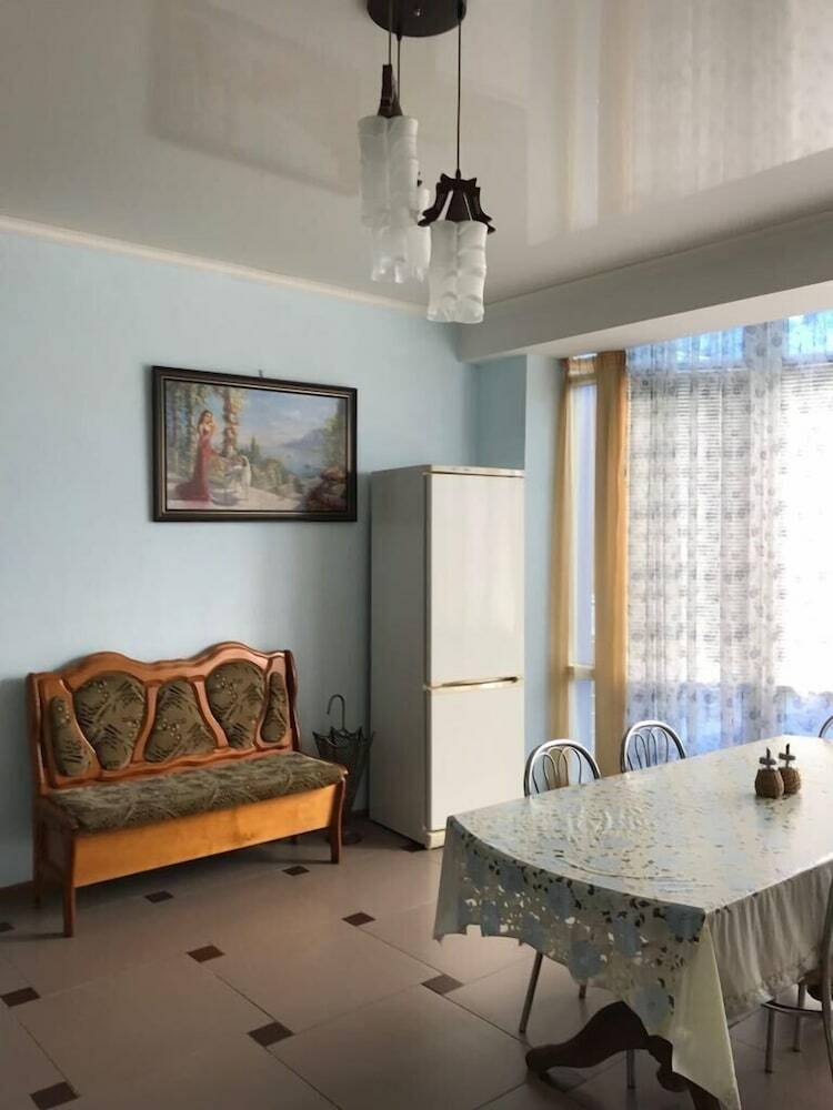 Hostal Kavkaz Hotel