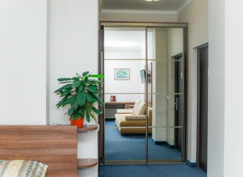 Hotel 903