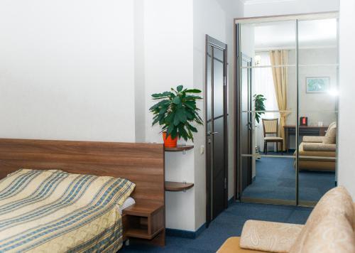 Hotel 903