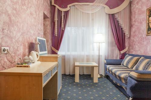 Transit Hotel