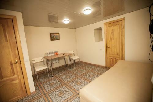 Hostal Kovcheg Guest House