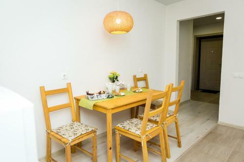Apartment Near Park