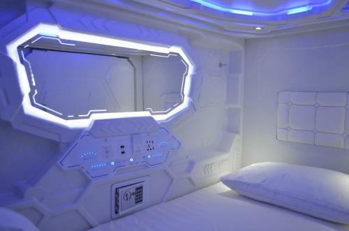 Capsule Hotel Zodiac