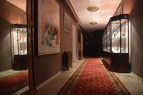 Vyatskoye Hotel
