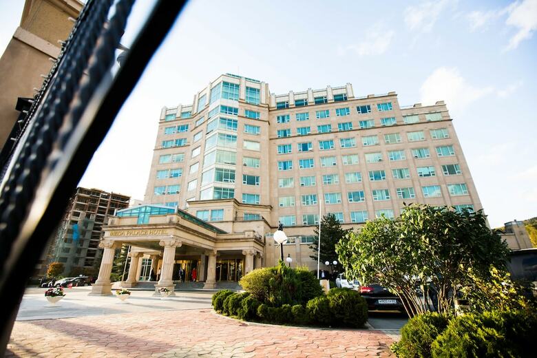 Hotel Mega Palace