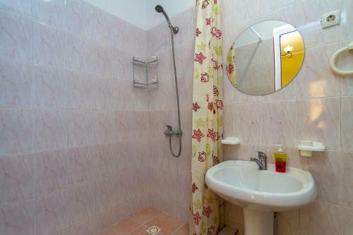 Hostal Zhasmin Guest House