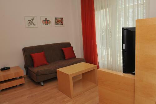 Apartment Bor Tour As