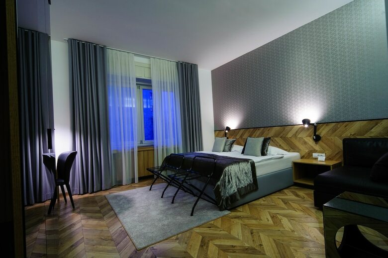 Urban Hotel