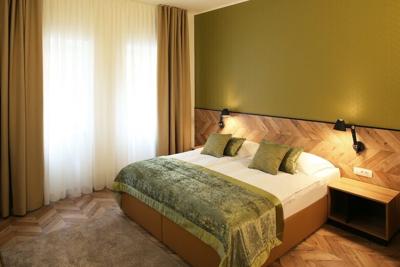 Urban Hotel