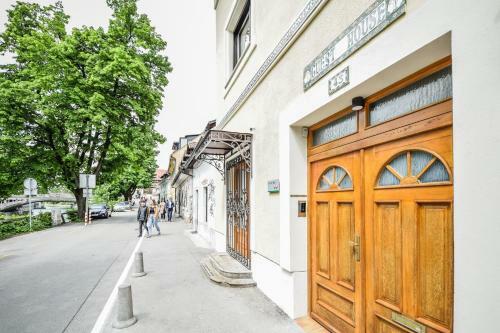 Hostal Apartments Maria