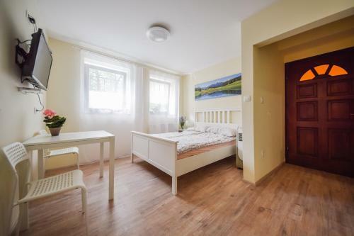Hostal Apartments Maria