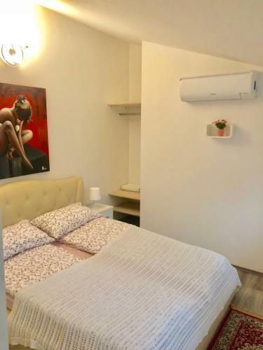 Hostal Apartments Maria