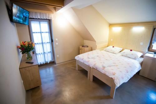Bed & Breakfast De?ela Okusov